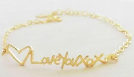 2. Gelang Nama Love